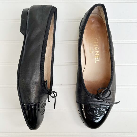 CHANEL Shoes - Chanel Black Leather Ballet Flats Patent Cap Toe Ballerina Shoes Size 37